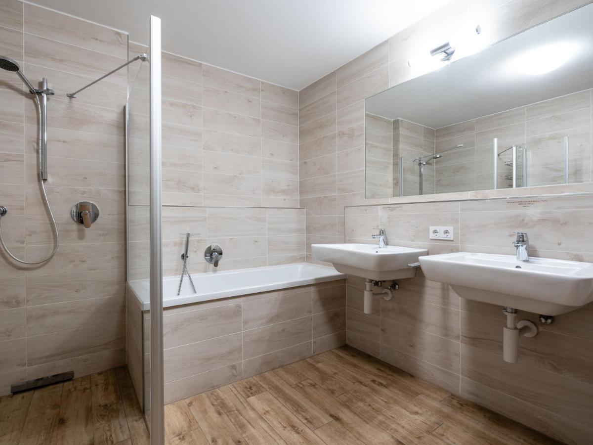 Lake View In With Sauna